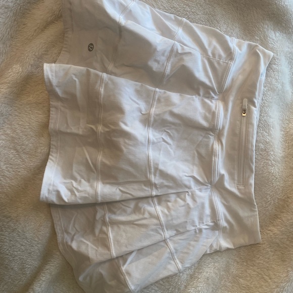 ALMOST NEW (worn once or twice) TALL LULU LEMON SKIRT SIZE 4 - Picture 2 of 3